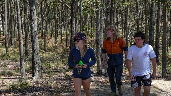 Mia Manton, Tex Young Jai Ogg, from Ballarat help with the search. Picture: NCA NewsWire / Ian Wilson