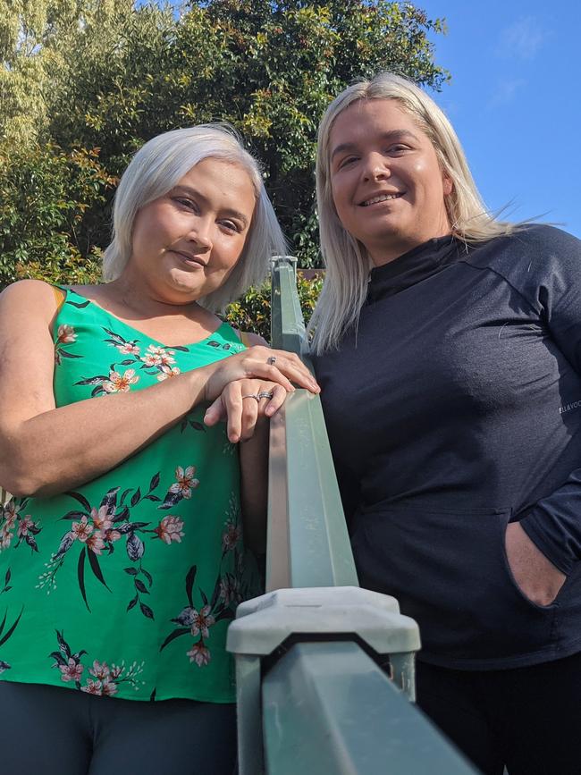 Bendigo mother of two Vanessa Makoni with her neighbour Jade Heavyside. Picture: Zizi Averill