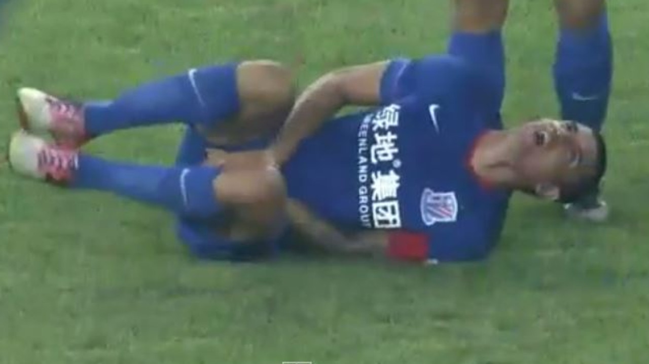 Tim Cahill kicked in groin video: Shanghai Shenhua’s Aussie striker ...