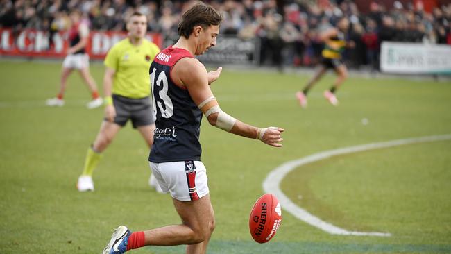 Finlay Bayne kicks the ball. Picture: Andrew Batsch