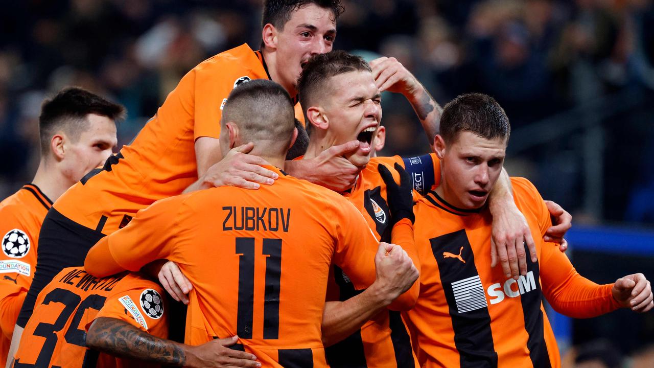 Shakhtar Donetsk celebrate Danylo Sikan’s goal. (Photo by Axel Heimken / AFP)