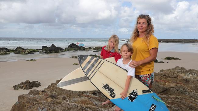 Surfer Leesa Laug and her son’s Tai, 7, and Kade, 9, at Snapper Rocks. Mrs Laug is worried about her sons’ safety because some inexperienced longboarders are showing no respect for fellow surfers. Picture Glenn Hampson