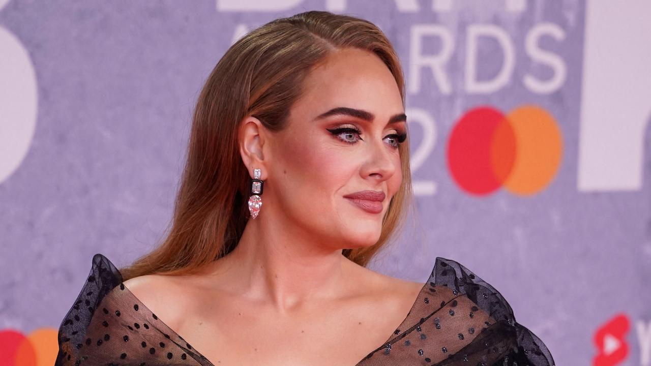 Adele breaks down after spotting doctor who delivered her son