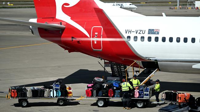 BRISBANE, AUSTRALIA - NewsWire Photos - AUGUST 11, 2022. Qantas baggage handlers at work at Brisbane airport. Industrial action will start at Qantas and budget offshoot Jetstar by the end of August amid an escalating fight over pay with its licensed engineers.Picture: NCA NewsWire / Dan Peled