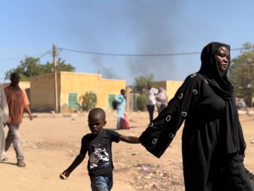 Children and families flee by foot from Wad Madani, Al Jazirah state following the recent clashes. Picture: UNICEF