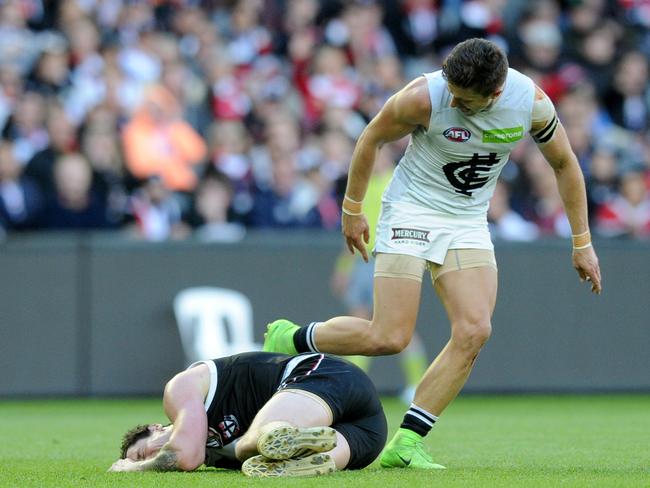 Marc Murphy of the Blues yells at Jake Carlisle of the Saints, during the Round 8 AFL match between the St Kilda Saints and Carlton Blues at Etihad Stadium in Melbourne, Saturday, May 13, 2017. (AAP Image/Joe Castro) NO ARCHIVING, EDITORIAL USE ONLY
