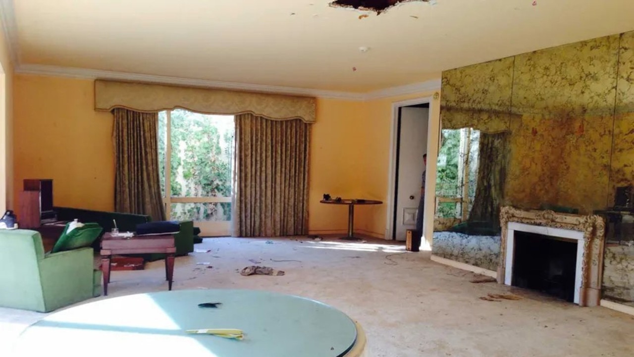 Inside Liza Minnelli's dilapidated home. Source: YouTube