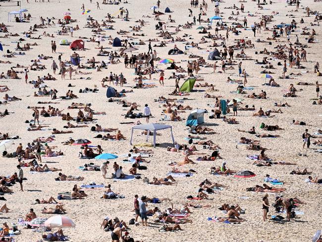 SYDNEY, AUSTRALIA - NewsWire Photos SEPTEMBER 16, 2023: Sydney-siders flock to the beach to enjoy the hot forecasted weekend. Picture: NCA NewsWire / Jeremy Piper