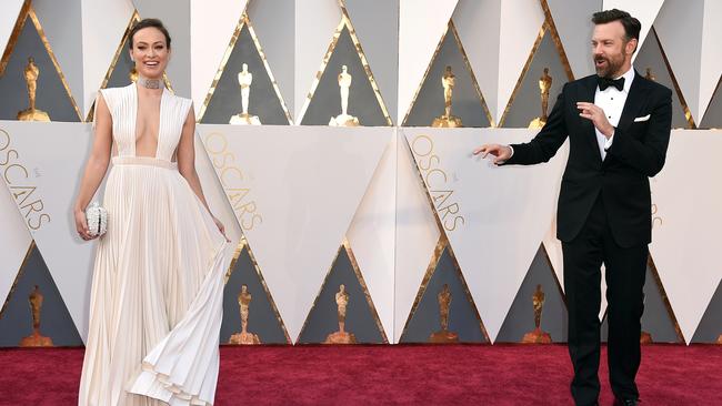 Olivia Wilde and Jason Sudeikis ham it up on the red carpet.