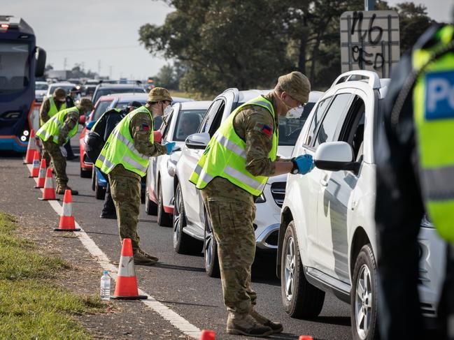 Australian Army Reservists from 5th/6th Battalion Royal Victoria Regiment work with Victorian Police Officers at the Little River Police vehicle checkpoint in Victoria in support of Op COVID 19 Assist. *** Local Caption *** Australian Defence Force (ADF) medical personnel are supporting the Victorian Governmentâs enhanced COVID-19 testing regime at multiple locations around Melbourne.  This support has come at the request of the Victorian Government, following a significant increase in Coronavirus cases in the city.   Around Australia ADF personnel are continuing to provide customised support to all State and Territory authorities, to reinforce, amplify and expand their capacity to deal with the impacts of the COVID-19 global pandemic.