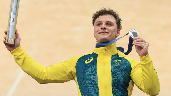 Australia's Matthew Richardson celebrates his silver medal on the podium of the men's track cycling keirin event of the Paris 2024 Olympic Games at the Saint-Quentin-en-Yvelines National Velodrome in Montigny-le-Bretonneux, south-west of Paris, on August 11, 2024. (Photo by Emmanuel DUNAND / AFP)