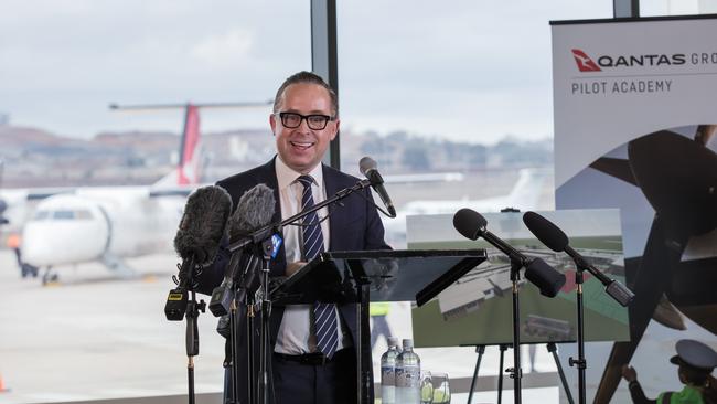 Alan Joyce announces Toowoomba’s Wellcamp Airport as the site of the first Qantas Pilot Training Academy with L3 Commercial in September 2018