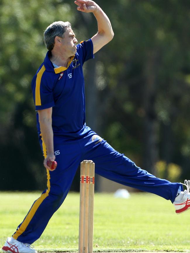 Pascoe Vale Central bowler Brett Barron. Picture: Hamish Blair