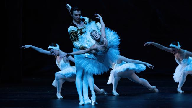 Kateryna Chebykina as Odette and Oleksii Kniazkov as Prince Siegfried, in Swan Lake by the United Ukranian Ballet. Picture: Ben Vella, supplied.