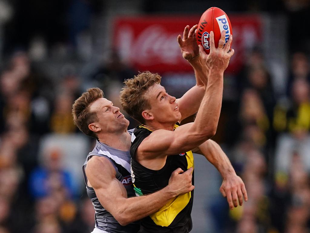 MELBOURNE, AUSTRALIA - JULY 20: Tom Lynch of the Tigers marks the ball during the round 18 AFL match between the Richmond Tigers and the Port Adelaide Power at Melbourne Cricket Ground on July 20, 2019 in Melbourne, Australia. (Photo by Scott Barbour/Getty Images)