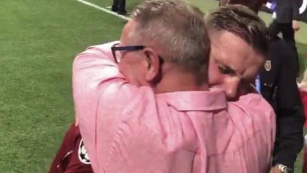 dækning forræder mønt Champions League final: Jordan Henderson dad hug video | Liverpool