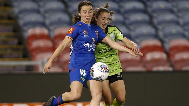 Clare Wheeler playing for the Newcastle Jets.