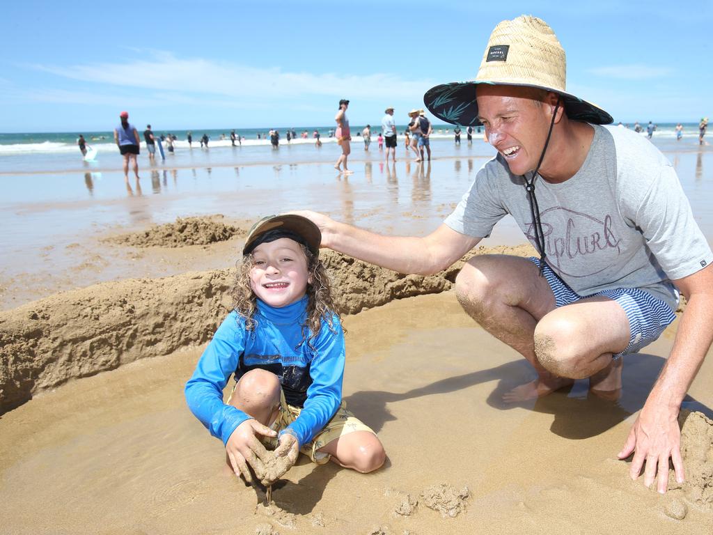 Jan Juc beach packed amid perfect summer conditions | Geelong Advertiser