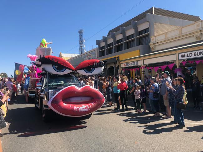 The festival pays home to classic Aussie film, Priscilla Queen of the Desert.