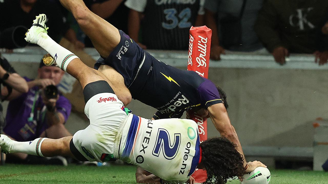 The most acrobatic try you will ever see. (Photo by Robert Cianflone/Getty Images)