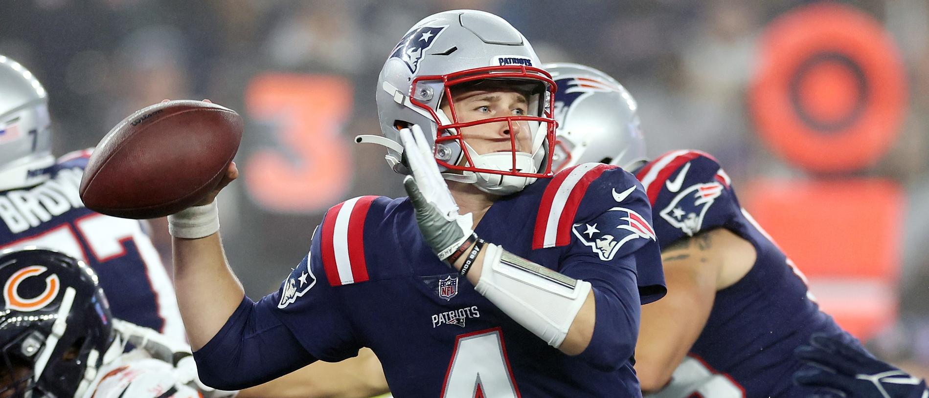 New England Patriots quarterback Mac Jones plays against the Chicago Bears  during the first half of an NFL football game, Monday, Oct. 24, 2022, in  Foxborough, Mass. (AP Photo/Michael Dwyer Stock Photo 