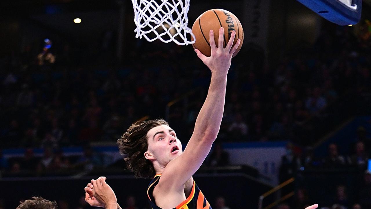 Josh Giddey rises up for a basket. (Photo by Joshua Gateley/Getty Images)