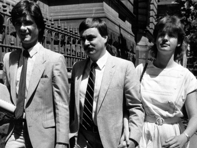 Leigh Lawson arrives for trial with wife Anne in 1985.