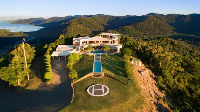 Melbourne businessman Alan Galloway purchased Hogs Breath Cafe boss Don Algie Whitsundays mansion in an off-market deal worth $6.5m.