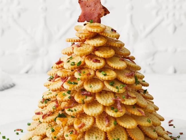 Impress your loved ones with this Chicken Crimpy Christmas tree.