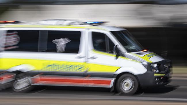 Truck vs vehicle crash closes one lane of Central Qld highway