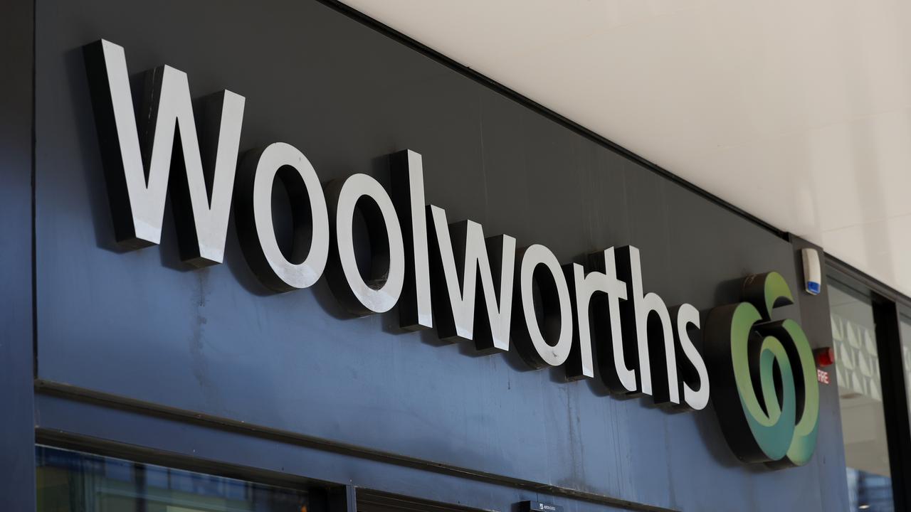 Woolworths Australia Day ‘Legend’ hands out flags outside store news