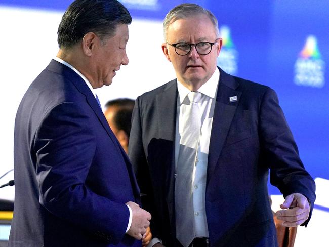 China's President Xi Jinping talks with Australia's Prime Minister Anthony Albanese ahead of the Leaders Retreat, during the Asia-Pacific Economic Cooperation (APEC) Summit in San Francisco, California, U.S. November 17, 2023. REUTERS/Loren Elliott