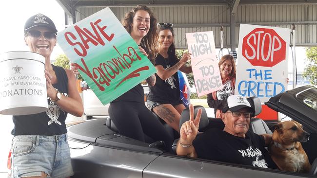 Save Yaroomba supporters (back left to right) Ange Hill, Christine Sambar, Niki Muntz, Edith Gordon, Don Hatfield and dog Sunny prepare for a traffic display on September 27.