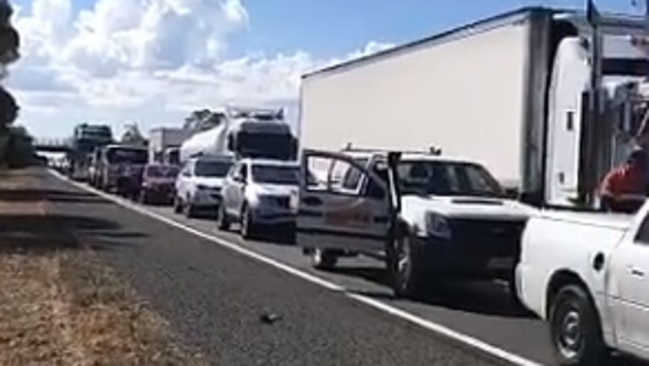 Truck crash Hume Highway Douglas Park | Geelong Advertiser