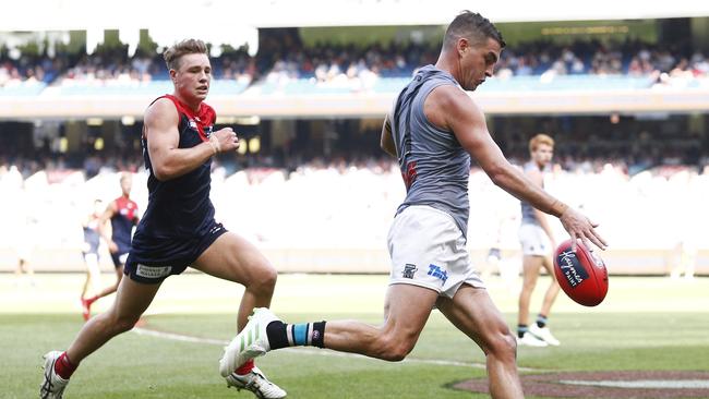 Tom Rockliff gets his kick away against Melbourne in Round 1. Picture: Daniel Pockett/AAP