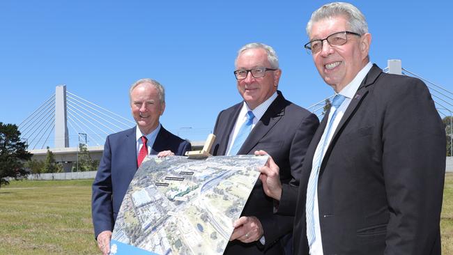 Member for Riverstone Kevin Connolly MP, left, with Health Minister Brad Hazzard, and Member for Castle Hill Ray Williams MP at the Rouse Hill Hospital Ministerial announcement November 24, 2022.