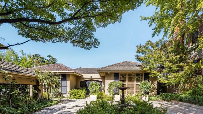 The property at 24 Hopetoun Rd, Toorak, in suburban Melbourne.