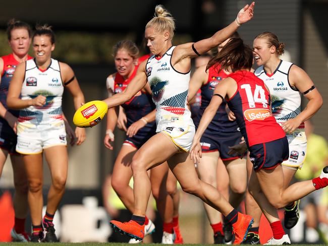 Crows Erin Phillips in action during the AFLW Round 7 match between the Melbourne Demons and the Adelaide Crows at Casey Fields. PHOTO: Michael Willson/AFL Media)