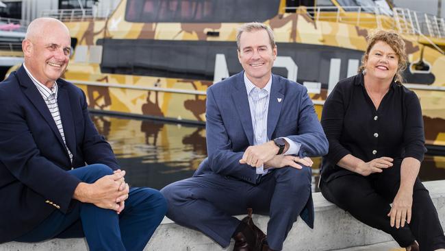 Minister for Infrastructure and Transport Michael Ferguson announces Roche Brothers as the successful tender for the Derwent River Ferry service trail. Mayors Doug Chipman and Anna Reynolds with Minister Michael Ferguson (centre). Picture: Richard Jupe