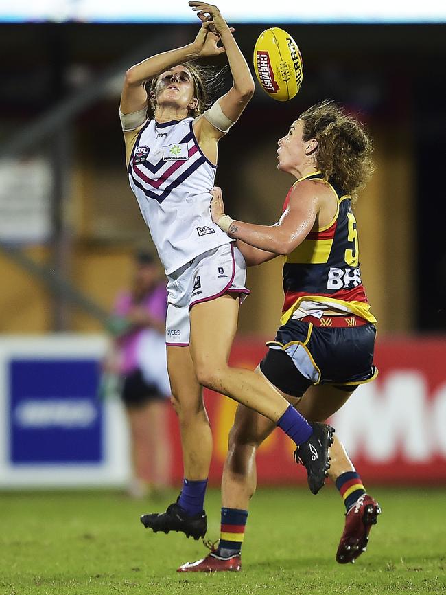 Adelaide Crows Jemma McCormick and Fremantle Dockers player Belinda Smith compete for the ball. Picture: Keri Megelus