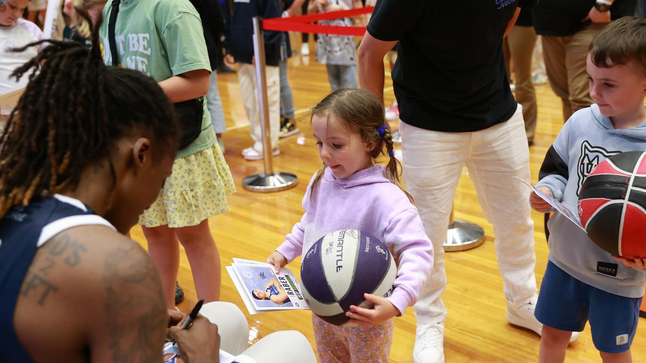 GEELONG, AUSTRALIA - OCTOBER 30: Geelong players thank fans during the round one WNBL match between Geelong United and Townsville Fire at The Geelong Arena, on October 30, 2024, in Geelong, Australia. (Photo by Kelly Defina/Getty Images)