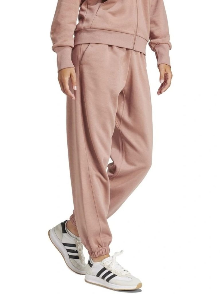 Cosy up in the All SZN Fleece sweatpants