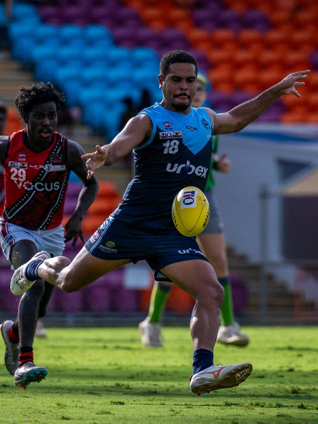 Bradley Stokes playing for the Darwin Buffaloes in the 2024-25 NTFL season. Picture: Patch Clapp / AFLNT Media