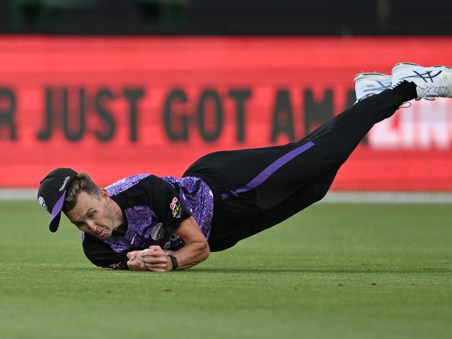 Billy Stanlake injured his shoulder taking this catch. Picture: Getty Images