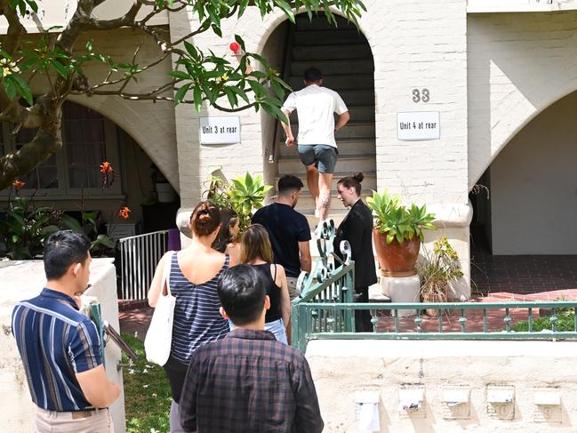 SYDNEY, AUSTRALIA - NewsWire Photos December 10, 2022: Hopeful Sydney-siders checking out the Sydney rental market in the Eastern Suburbs. Picture: NCA NewsWire / Jeremy Piper