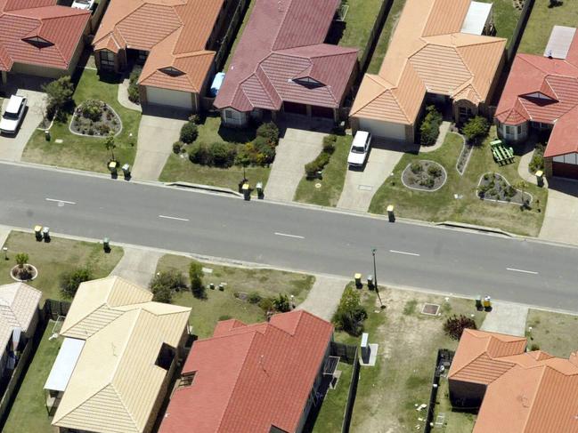 ## HAVE YOU /CHECKED COPYRIGHT /CLEARANCE ?? D/i. 04 Nov 2003. Gold Coast Urban Sprawl   PicAdam/Ward. aerials rows of house roofs at Gaven residential  estate - street houses suburban