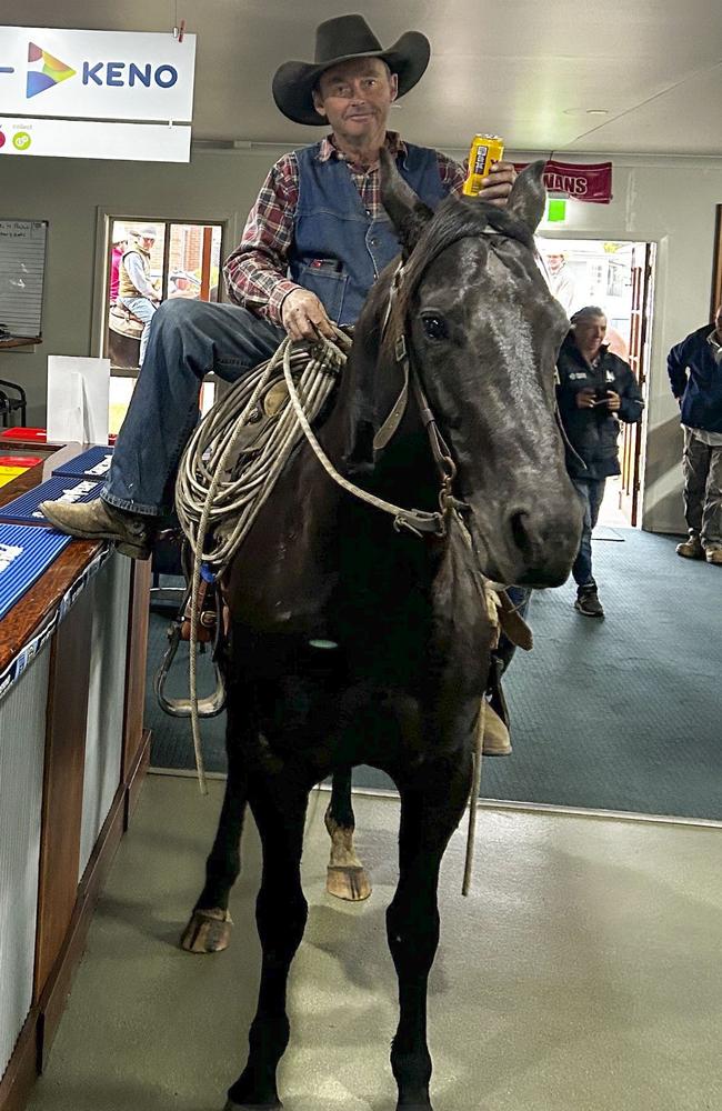 Darrell Amos having a cold one with his horse at the Dog ‘n’ Bull Hotel at Bonalbo. Picture: Carl Agnew