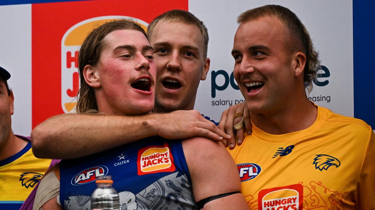 Watch: Eagles skipper delivers moving Selwood tribute