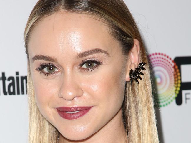 6898630ft - Entertainment Weekly PopFest, Los Angeles, USA - 29 Oct 2016 Pictured: Becca Tobin Ref: SPL1383597 291016 Picture by: Rex Features / Splash News Splash News and Pictures Los Angeles: 310-821-2666 New York: 212-619-2666 London: 870-934-2666 photodesk@splashnews.com
