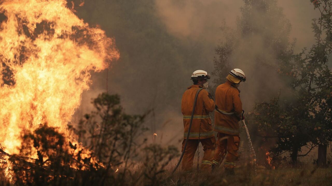 Fires rage across NSW, QLD in near-catastrophic conditions